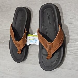 Baretraps Hynes Men's size 8 Sandals. Brand New with Tags